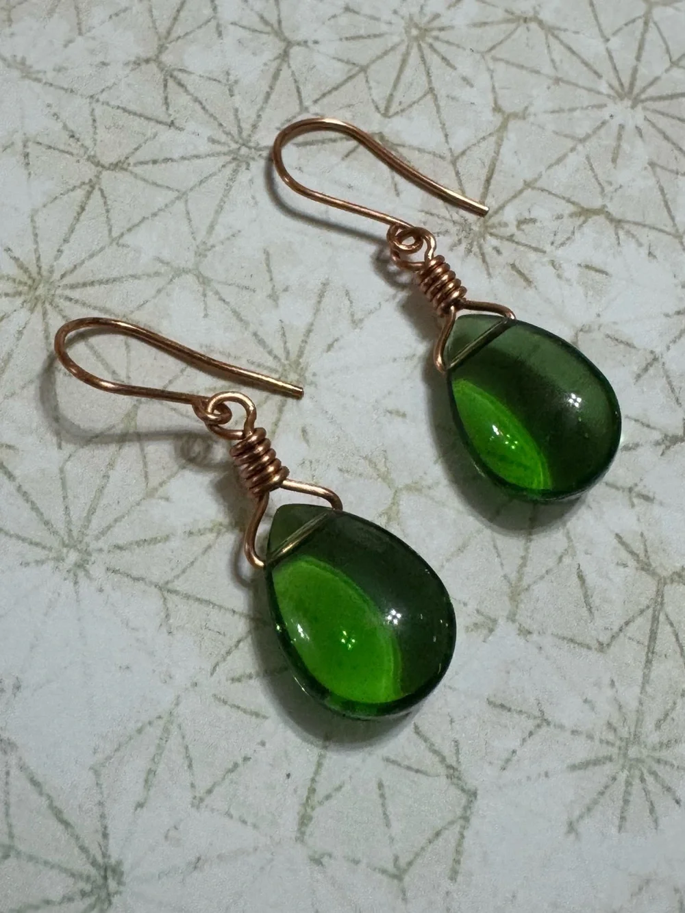 GREEN DYED QUARTZ CRYSTAL EARRINGS NEW